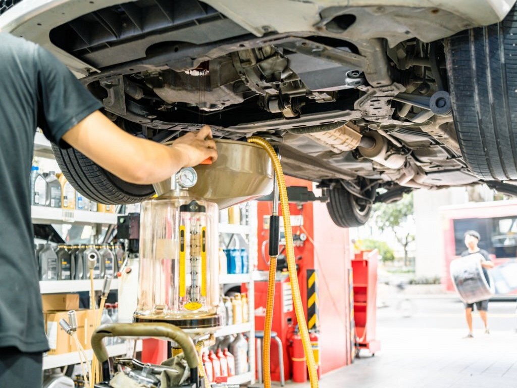 oil change service bay in Berry Hill TN