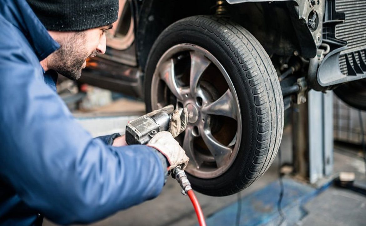 tire repairer changing the car tire